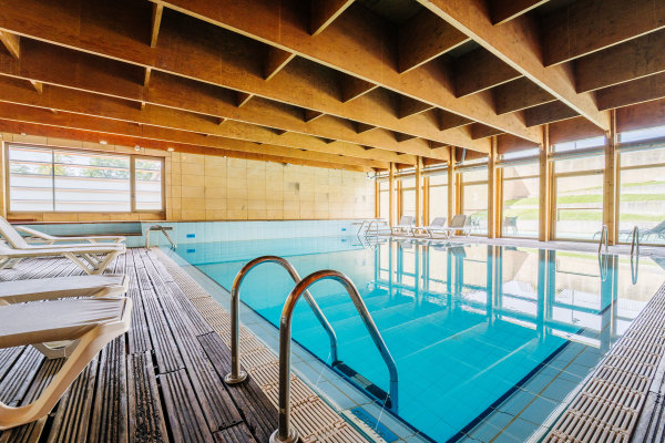 Piscine et solarium