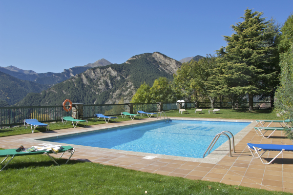 Outdoor temperature-controlled swimming pool BABOT_0947.jpg