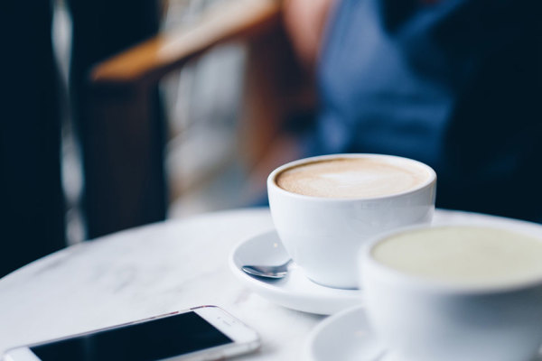 Servicio de café y té temprano en el lobby para madrugadores