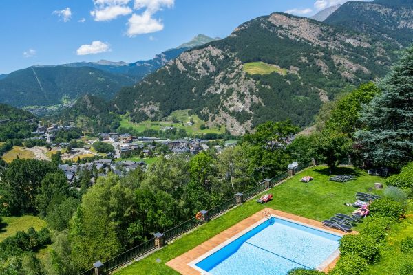Piscina exterior climatitzada PISCINA-ORDINO.jpg