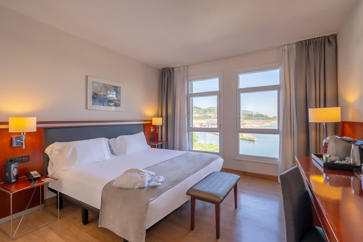 abba-Euskalduna---Habitacion-Vista-Ria-2.jpg